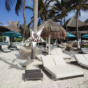 Hotel Estrellas - Located At The Party Zone